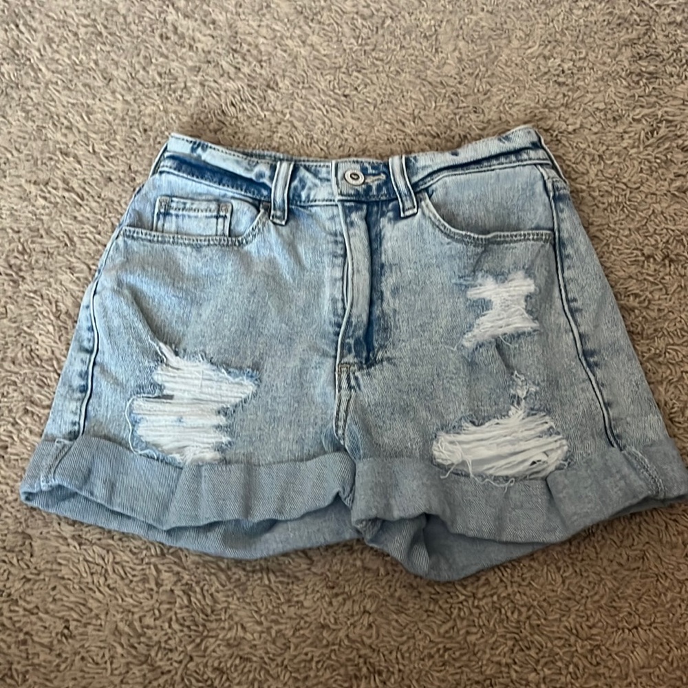 Hollister distressed jean shorts • Size 0 • Waist 24